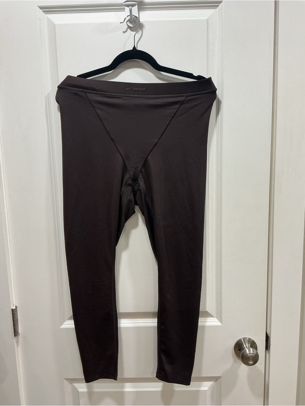 NIKE SKIMS NEW WITH TAGS SHINE V PANEL Leggings 26 inch size XL COLOR PHOENIX - Picture 2 of 4